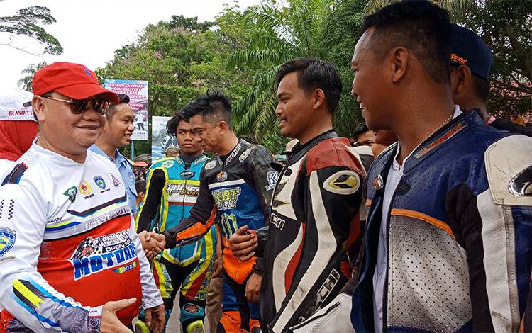 Halikinnor Antusias Kunjungi Bupati Kotim Open Race Motoprix 2023