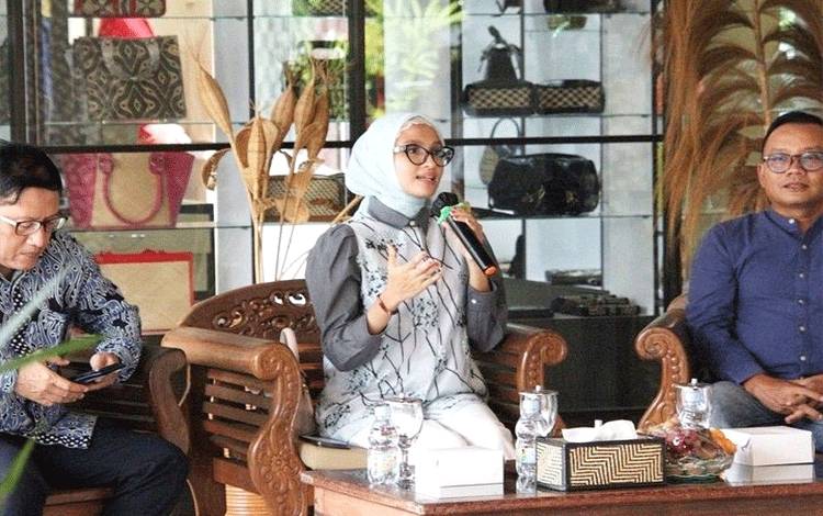 Ketua Dekranasda Apresiasi Kegiatan Bincang Santai OJK Kalteng