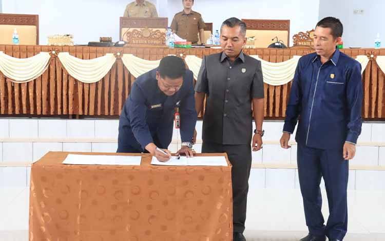 Bupati Seruyan Sampaikan Pendapat Akhir Ranperda