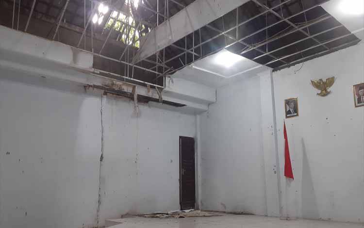 Aula Serba Guna di Kelurahan Sidorejo Rusak Parah dan Tahun Ini akan Diperbaiki