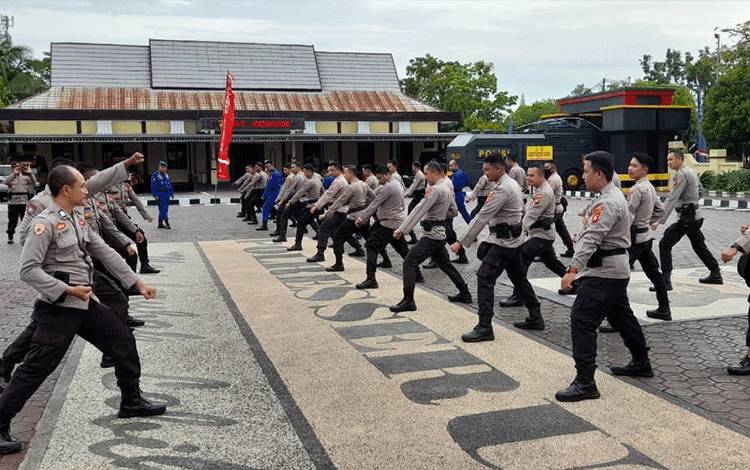 Personel Polres Seruyan Asah Kemampuan Bela Diri
