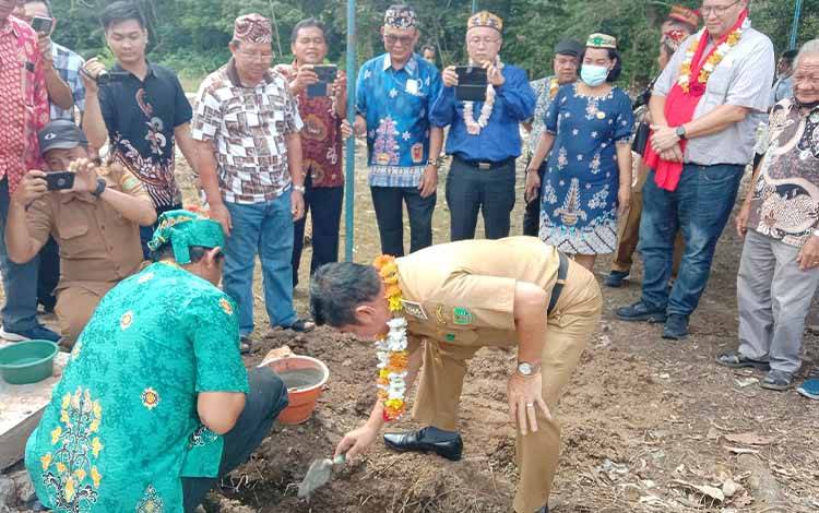 Bupati Barito Timur Letakkan Batu Pertama Pembangunan Situs Sejarah Penyebaran Injil