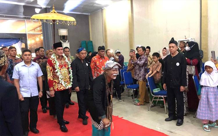 Pj?Bupati Ajak Warga Sunda Tingkatkan Peran Dalam Membangun Kobar