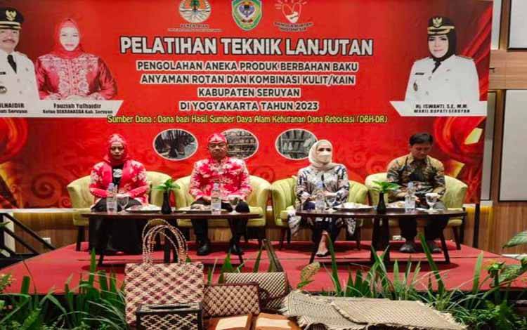 Bupati Seruyan Buka Pelatihan Pengolahan Produk Berbahan Rotan