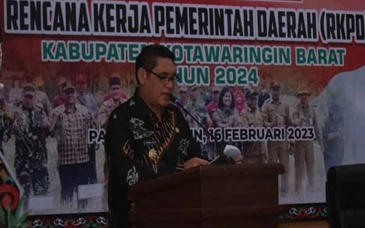 Pj Bupati Kobar Targetkan Pencapaian SPM dan SDGs Pada Kegiatan Tahun 2024