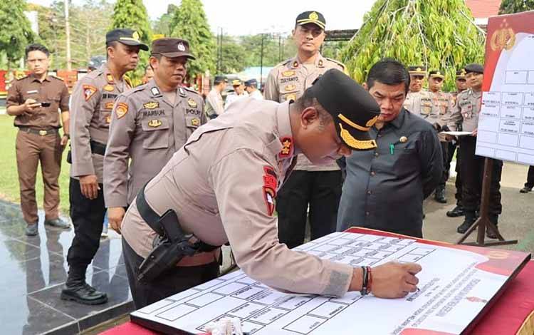 Polres Barito Timur Teken Komitmen Bersama Pembangunan Zona Integritas