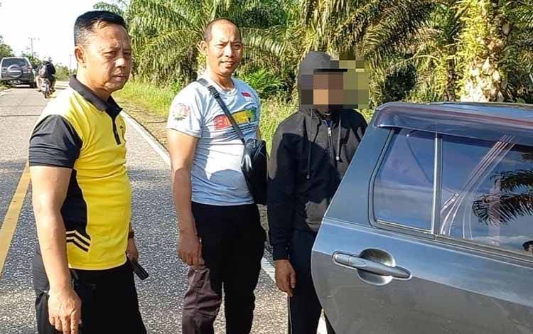 Tersangka Pembunuhan di Ampah Kota Diantar Keluarga Serahkan Diri