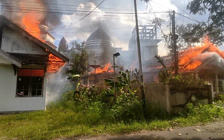 Dua Buah Rumah Kosong Terbakar di Palangka Raya