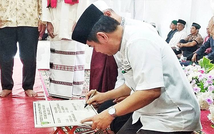 Bupati Bartim Hadiri Peringatan Isra Mikraj di Desa Lampeong