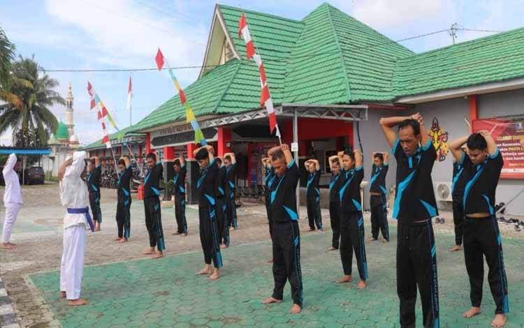 Bina Fisik dan Mental, Pegawai Rutan Kapuas Kembali Ikuti Latihan Bela Diri