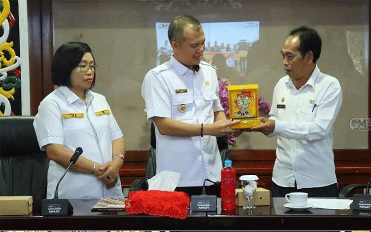 Pemkab Murung Raya dan Gunung Mas Diskusi Strategi Peningkatan PAD