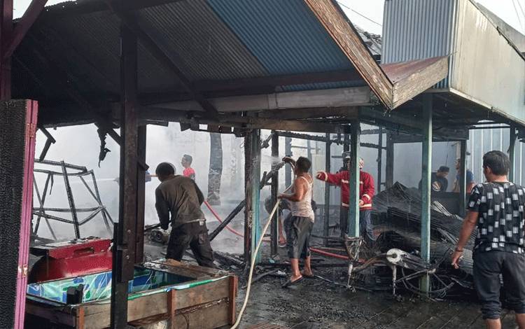 Dua Rumah di Pembuang Hulu Ludes Terbakar
