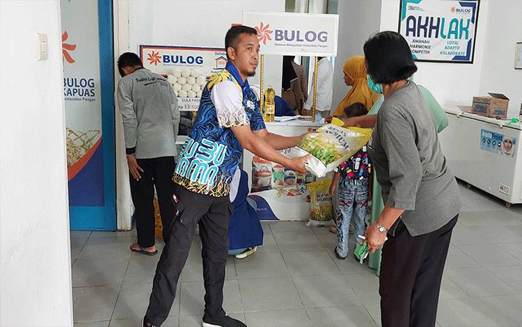 Operasi Pasar Penyeimbang Beras Subsidi di Kapuas untuk Bantu Pengendalian Inflasi