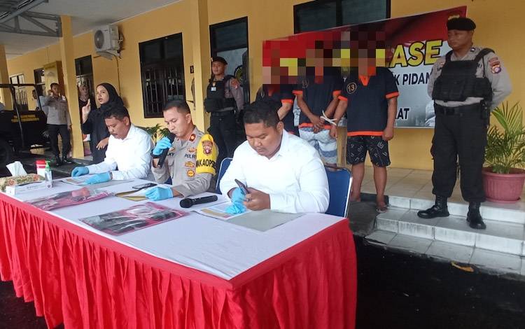 2 Terduga Pengedar Sabu Ditangkap di Pinggir Jalan Desa Sungai Rangit