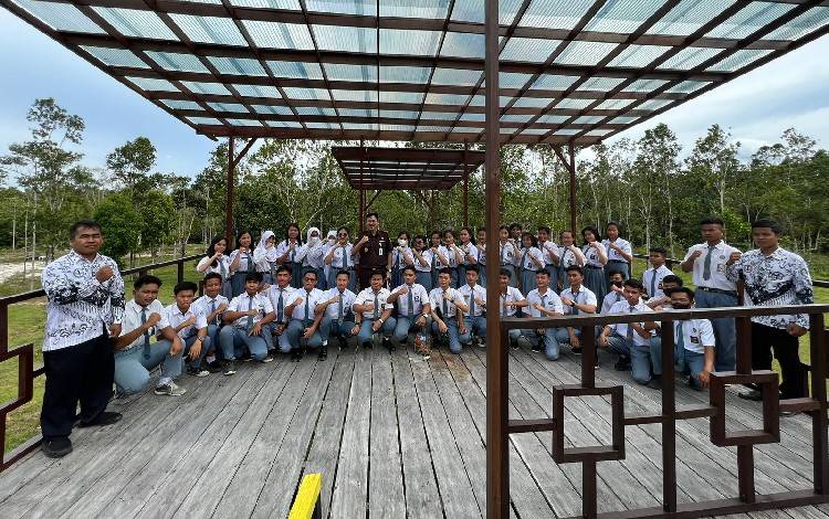 Guru dan Siswa di Gunung Mas Sambut Baik Kegiatan Jaksa Masuk Sekolah