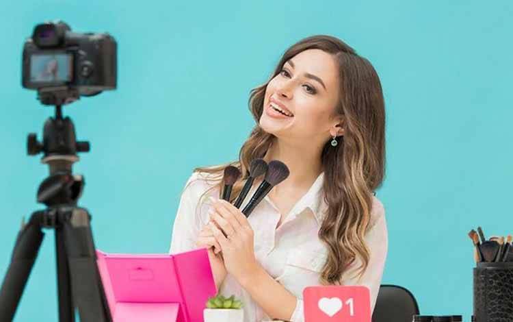Alasan Psikologis di Balik Ketertarikan Publik pada "Influencer"
