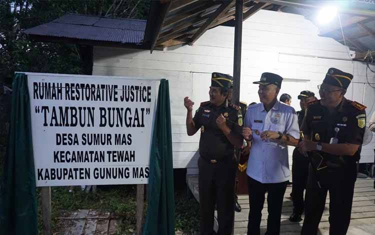Kejati Kalteng Resmikan Rumah Restorative Justice di Gunung Mas
