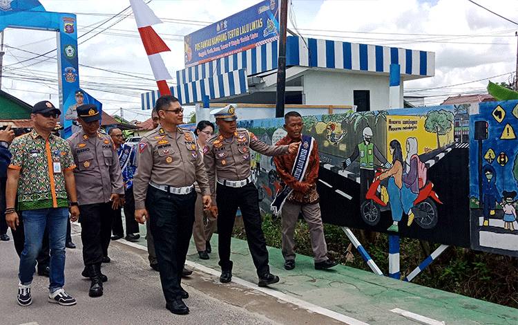 Korlantas Mabes Polri Lakukan Penilaian Kampung Tertib Lalu Lintas Baamang Barat