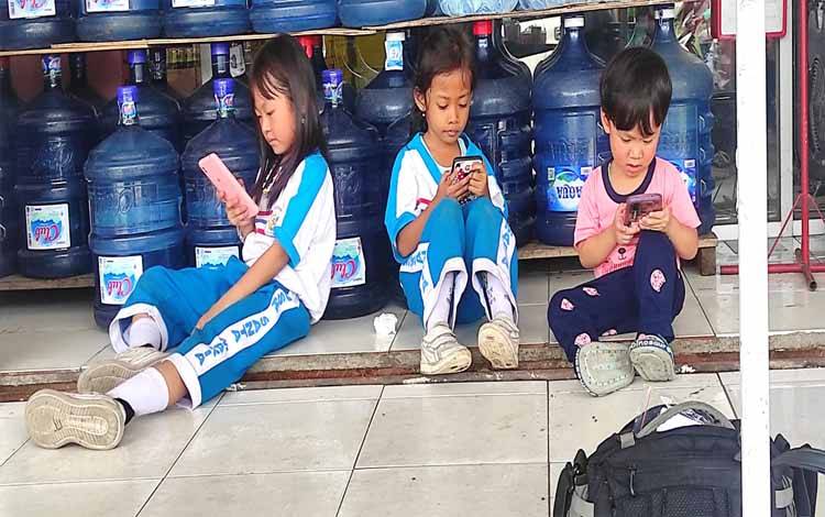 Ruselita: Banyak Pengaruh Negatif dari Penggunaan Gawai Berlebihan