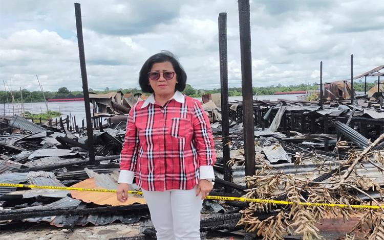 Ketua DPRD Kotim Kunjungi Korban Kebakaran Baamang Hulu