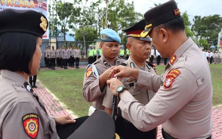 Kapolres Kapuas Pimpin Upacara Korps Raport Kenaikan Pangkat, ini Pesannya