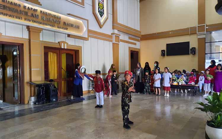 Berikan Nuansa Baru Pembelajaran, Anak TK Tunas Rimba Diajak Kunjungi Kantor DPRD Kobar