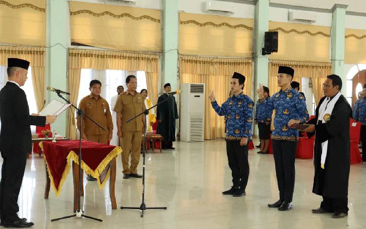Bupati Gumas: PNS yang Baru Dilantik Harus Siap Melayani Masyarakat Tidak Buru-Buru Pindah
