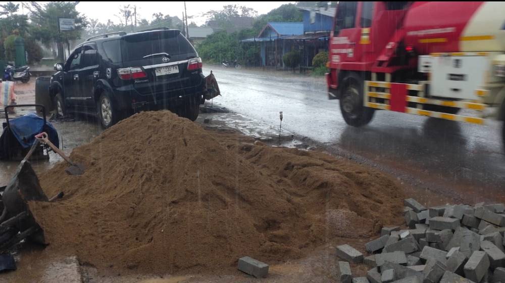Mobil Fortuner Tabrak Pekerja Bangunan di Kotim