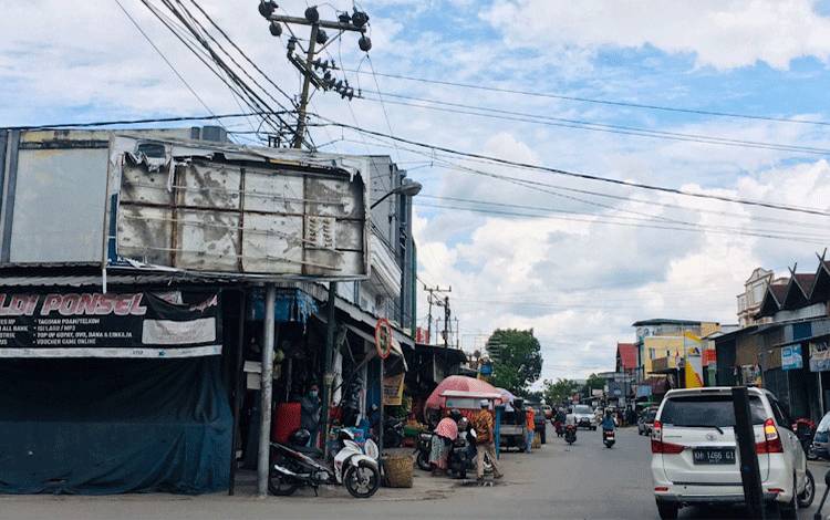 Pangkalan Bun Nampak Kurang Manis Akibat Pemasangan Baliho dan Reklame Semrawut?