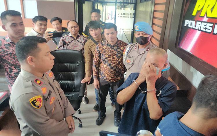 Pembunuh Istri di Sampit ini Menangis Saat Diinterogasi