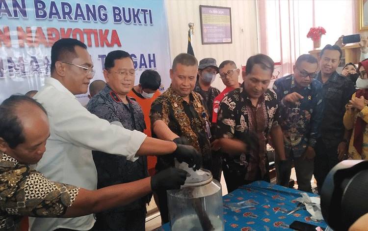 BNNP Kalteng Musnahkan Sabu 341 Gram