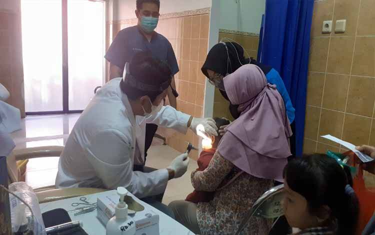 Memperingati Hari Pendengaran Sedunia 2023, RSSI Pangakalan Bun Gelar Skrining Pemeriksaan Pendengaran Balita Gratis