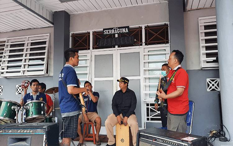 Kembangkan Kreativitas, Lapas Pangkalan Bun Fasilitasi WBP Bermain Musik