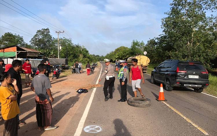 Hendak Nyeberang Jalan, Bocah SMP Ditabrak Pikup