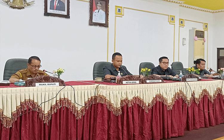 Bupati Barito Timur Tanggapi Pengajuan Raperda Penyelenggaraan Ketenagakerjaan