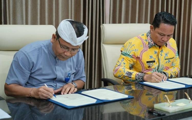 Pemkab Lamandau Teken MoU dengan UNUD Bali Bidang Kesehatan  ?
