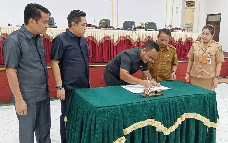 Pimpinan DPRD Barito Timur Tetapkan 648 Usulan Melalui Pokir DPRD Tahun 2024
