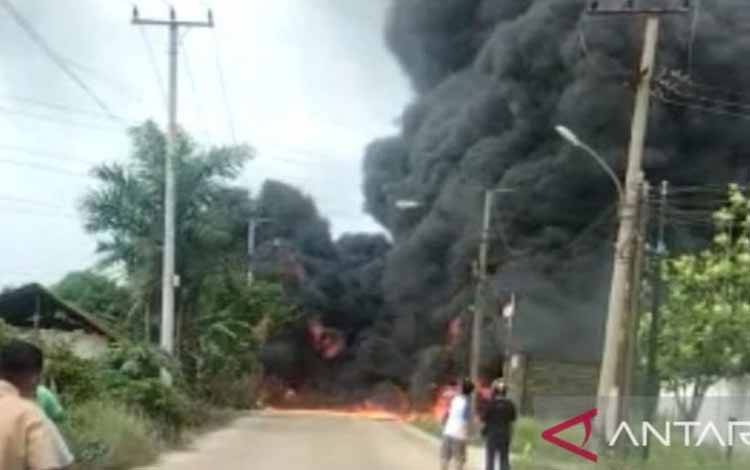 Oknum Polisi Terdakwa Penimbun Solar Subsidi Disidang di Pengadilan