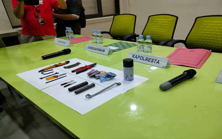 Selama Kabur Narapidana, Bawa Sajam Jenis Badik