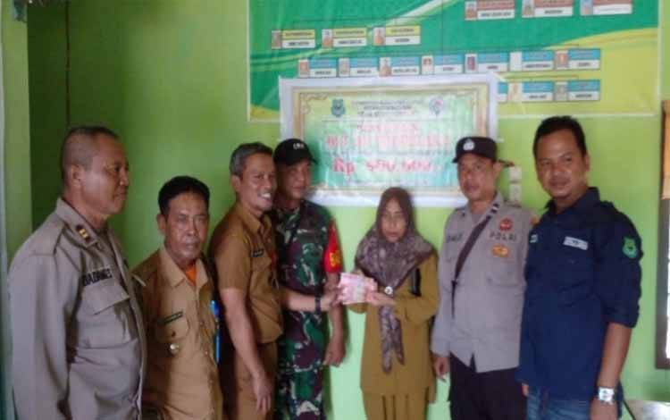 Kepala DPMD Kapuas Sambut Baik Pemdes Budi Mufakat jadi Desa Pertama Salurkan BLT-DD 2023