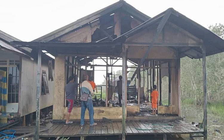 Sebuah Rumah Warga Desa Sumber Agung Terbakar