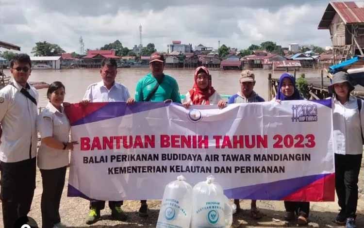 Pokdakan Palangka Raya Dapat Bantuan 70 Ribu Bibit Ikan Baung