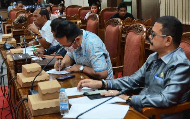 DPRD Kotim Minta Pedagang Kecil dan Minimarket Bersinergi