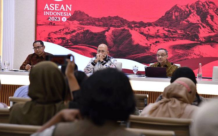 Menlu RI-Selandia Baru Berkomunikasi Terkait Pembebasan Pilot Susi Air