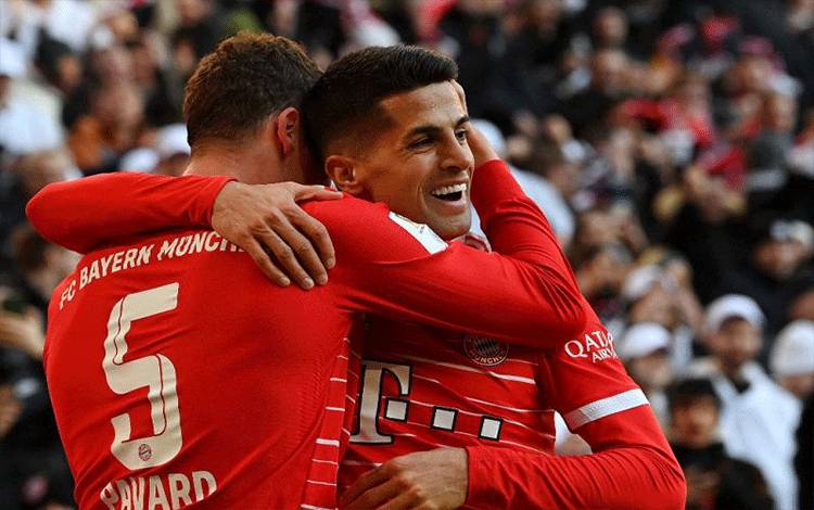Drama 8 Gol Warnai Kemenangan Bayern Muenchen atas Augsburg
