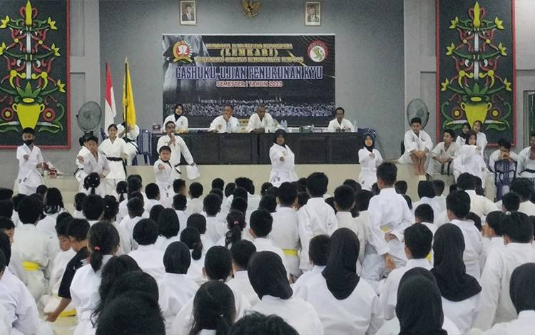 Kodim 1011 Kapuas Fasilitasi Ghasuku dan Ujian Penurunan Kyu Karate Lemkari