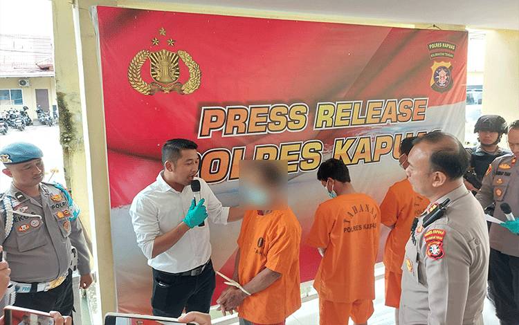 Setubuhi Anak Tiri yang Masih di Bawah Umur Hingga Hamil, Lansia di Kapuas Ditangkap
