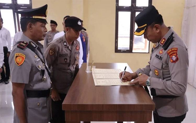 Kapolres Kapuas Pimpin Upacara Sertijab Kasatintelkam?