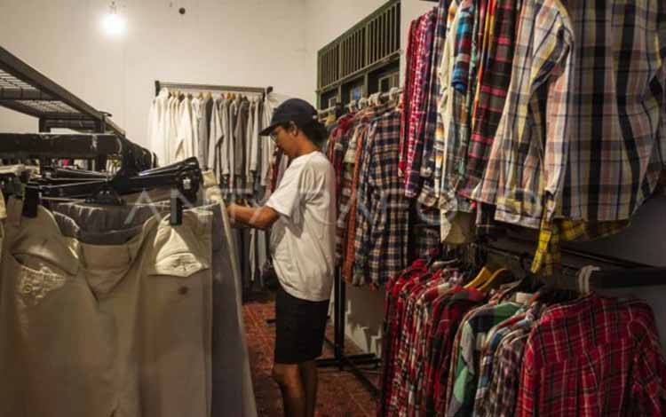 MenkopUKM Sebut Perdagangan Pakaian Bekas Impor Pukul Produk UMKM