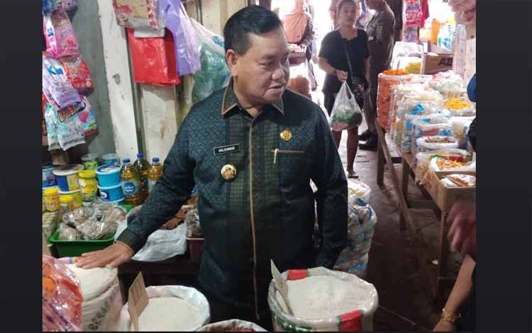 Bupati Kotim: Beras Menjadi Catatan dalam Sidak Sembako di Pasar PPM